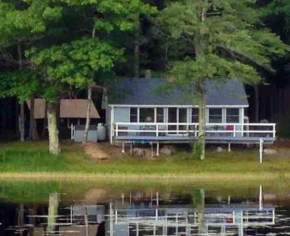 Idyllic Wooded Lakeside Retreat